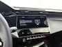 Peugeot 308 Allure Avantage 1.6 Plug-in Hybrid 180pk Automaat | Navigatie | Achteruitrijcamera | Adaptieve Cruise Control | Climate Control | Parkeersensoren v+a | Stoel- en stuurverwarming | Keyless | Led koplampen | Armsteun | Draadloze Apple Carplay / Android Auto + telefoonlader |  Digitaal instrumentenpaneel | Donker getint glas | 17" lichtmetalen velgen |