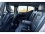 Volvo XC40 2.0 B3 Plus Bright | Trekgewicht 1600KG | Verwarmbare voorruit | Trekhaak | 360 Camera | 19 inch | Google Automotive| Elektrisch glazen panorama dak