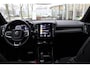 Volvo XC40 1.5 T4 Recharge R-Design | Dealeronderhouden | Verwarmbaar stuurwiel | Verwarmbare voorstoelen | Achteruitrij camera | Elektrische achterklep | Keyless | Apple carplay | Cruise control | LED-verlichting |