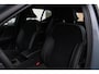 Volvo XC40 1.5 T4 Recharge R-Design | Dealeronderhouden | Verwarmbaar stuurwiel | Verwarmbare voorstoelen | Achteruitrij camera | Elektrische achterklep | Keyless | Apple carplay | Cruise control | LED-verlichting |