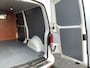Volkswagen Transporter 2.0 TDI L2H1 28 Airco Cruise Alu Velg Side Bar Leer Trekhaak 2500 kg Alu Velg Euro 6