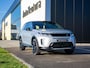 Land Rover Discovery Sport P300e 1.5 R-Dynamic SE | Adapt. Cruise | Stoelverwarming | Blackpack | Facelift | Panorama dak | 360° camera | 20"