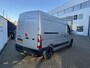 Renault Master T35 2.3 dCi 150 L2H2 Energy Work Edition / AIRCO / SIDEBARS / PARKEERSESNOREN / NAVIGATIE / TREKHAAK / BETIMMERING