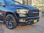 Dodge Ram 1500 5.7 V8 4x4 Crew Cab Laramie | Pano | Trekhaak | Leder | Alpine | Keyless | Camera | Sidesteps | Navi | 12" scherm | Klep uitlaat |