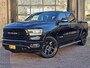 Dodge Ram 1500 5.7 V8 4x4 Crew Cab Laramie | Pano | Trekhaak | Leder | Alpine | Keyless | Camera | Sidesteps | Navi | 12" scherm | Klep uitlaat |