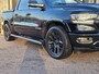 Dodge Ram 1500 5.7 V8 4x4 Crew Cab Laramie | Pano | Trekhaak | Leder | Alpine | Keyless | Camera | Sidesteps | Navi | 12" scherm | Klep uitlaat |