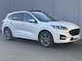 Ford Kuga 2.5i PHEV Aut. 165kW ST-Line X Automaat / Schuif/kantel dak / Elektrische trekhaak 1.500 kg / Winterpack / Adaptive Cruise / EAER 56 km / Stuur-, stoel-, achterbank- en voorruitverwarming / Bang & Olufsen audio / Navi / Apple Carplay Android /
