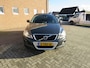 Volvo XC60 2.4 D5 AWD Momentum Automaat APK 01-2027 * Trekhaak * PDC * Navi * Stoelverwarming * 4x4 *