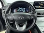 Hyundai Kona Electric EV PREMIUM 64 kWh | SoH 96%! | TREKHAAK | 3 FASE | WARMTEPOMP | LEDER | CLIMA | CRUISE ADAPTIEF | CAMERA | NAVI | STOEL- & STUURVERWARMING | 17'' LM VELGEN | PDC VOOR & ACHTER |