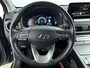 Hyundai Kona Electric EV PREMIUM 64 kWh ^| TREKHAAK | 3 FASE | WARMTEPOMP | LEDER | CLIMA | CRUISE ADAPTIEF | CAMERA | NAVI | STOEL- & STUURVERWARMING | 17'' LM VELGEN | PDC VOOR & ACHTER |