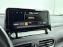 Hyundai Kona Electric EV PREMIUM 64 kWh ^| TREKHAAK | 3 FASE | WARMTEPOMP | LEDER | CLIMA | CRUISE ADAPTIEF | CAMERA | NAVI | STOEL- & STUURVERWARMING | 17'' LM VELGEN | PDC VOOR & ACHTER |
