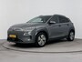 Hyundai Kona Electric EV PREMIUM 64 kWh ^| TREKHAAK | 3 FASE | WARMTEPOMP | LEDER | CLIMA | CRUISE ADAPTIEF | CAMERA | NAVI | STOEL- & STUURVERWARMING | 17'' LM VELGEN | PDC VOOR & ACHTER |