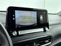 Hyundai Kona Electric EV COMFORT 64 kWh | SoH 98% | NIEUW MODEL | NAVI | CLIMA | CAMERA |  17'' LM VELGEN | PRIVACY GLASS |  STOELVERWARMING | FABRIEKSGARANTIE GELDIG T/M 11-2026! |