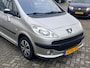 Peugeot 1007 1.4-16V Gentry NL AUTO NAP! NIEUWE D-RIEM! Airco ECC l CRUISE l PDC l Elek deuren l Elek pakket l TOPSTAAT!