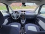 Peugeot 1007 1.4-16V Gentry NL AUTO NAP! NIEUWE D-RIEM! Airco ECC l CRUISE l PDC l Elek deuren l Elek pakket l TOPSTAAT!