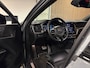Volvo XC60 T8 AWD Recharge R-Design Head-Up Display | Harman Kardon | Adaptieve Cruise Control | Stoel en Stuurwielverwarming | Schuifdak | Full LED Meesturende koplampen | Pilot Assist | BLIS Dode Hoek Detectie | Parkeercamera | Elektrische voorstoelen geheugen | Contour stoelen | Zitting verlenging voorstoelen | Gelamineerde/geluidwerende zijruiten | 19 Inch | Keyless Drive | Parkeersensoren voor+achter | Prviacy Glass | Elektrisch bedienbare achterklep | Alarm Klasse III | DAB Radio | Apple Carplay/Android Auto | Volvo On Call met mobiele App functie | Osmium Grey Metallic |