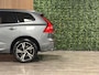 Volvo XC60 T8 AWD Recharge R-Design Head-Up Display | Harman Kardon | Adaptieve Cruise Control | Stoel en Stuurwielverwarming | Schuifdak | Full LED Meesturende koplampen | Pilot Assist | BLIS Dode Hoek Detectie | Parkeercamera | Elektrische voorstoelen geheugen | Contour stoelen | Zitting verlenging voorstoelen | Gelamineerde/geluidwerende zijruiten | 19 Inch | Keyless Drive | Parkeersensoren voor+achter | Prviacy Glass | Elektrisch bedienbare achterklep | Alarm Klasse III | DAB Radio | Apple Carplay/Android Auto | Volvo On Call met mobiele App functie | Osmium Grey Metallic |