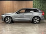 Volvo XC60 T8 AWD Recharge R-Design Head-Up Display | Harman Kardon | Adaptieve Cruise Control | Stoel en Stuurwielverwarming | Schuifdak | Full LED Meesturende koplampen | Pilot Assist | BLIS Dode Hoek Detectie | Parkeercamera | Elektrische voorstoelen geheugen | Contour stoelen | Zitting verlenging voorstoelen | Gelamineerde/geluidwerende zijruiten | 19 Inch | Keyless Drive | Parkeersensoren voor+achter | Prviacy Glass | Elektrisch bedienbare achterklep | Alarm Klasse III | DAB Radio | Apple Carplay/Android Auto | Volvo On Call met mobiele App functie | Osmium Grey Metallic |