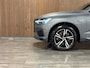Volvo XC60 T8 AWD Recharge R-Design Head-Up Display | Harman Kardon | Adaptieve Cruise Control | Stoel en Stuurwielverwarming | Schuifdak | Full LED Meesturende koplampen | Pilot Assist | BLIS Dode Hoek Detectie | Parkeercamera | Elektrische voorstoelen geheugen | Contour stoelen | Zitting verlenging voorstoelen | Gelamineerde/geluidwerende zijruiten | 19 Inch | Keyless Drive | Parkeersensoren voor+achter | Prviacy Glass | Elektrisch bedienbare achterklep | Alarm Klasse III | DAB Radio | Apple Carplay/Android Auto | Volvo On Call met mobiele App functie | Osmium Grey Metallic |