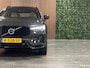 Volvo XC60 T6 AWD Recharge Ultimate Dark Long Range Stoelventilatie | Harman Kardon | Head-Up Display | Stoelmassage | Adaptieve Cruise Control | Standkachel met Volvo On Call App | Stoelverwarming voor+achter | Stuurwielverwarming | Schuifdak | Full LED Meesturende koplampen | Pilot Assist | BLIS Dode Hoek Detectie | Parkeercamera | Elektrische voorstoelen geheugen | Nappa Lederen bekleding | Zitting verlenging voorstoelen | Lederen dashboard | 20 Inch | Google Infotainment | Keyless Drive | Parkeersensoren voor+achter | Elektrisch bedienbare achterklep | DAB Radio | Apple Carplay/Android Auto | Draadloos telefoon opladen | Platinum Grey Metallic |
