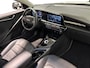 Kia Niro EV DynamicPlusLine 64.8 kWh | Trekhaak  | Elektrisch Schuif/Kanteldak |  Apple Carplay/Android Auto | Navigatiesysteem | Licht + Regensensor | Stoel + Stuurverwarming | Parkeersensoren Voor + Achter | Parkeercamera | Cruise Control Adaptief | Rijstrooksensor + Correctie