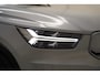 Volvo XC40 P8 Recharge AWD R-Design 78kWh 3-Fase [ Versatility Line Stuur-&Stoelverwarming Navi Camera Apple/Android ]