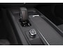 Volvo V60 B3 Essential Edition - Parkeercamera achter - Parkeersensoren voor & achter - Draadloze tel. lader - High Performance audio - Cruise control - Elektr. inklapbare trekhaak - 19' LMV