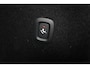 Volvo V60 B3 Essential Edition - Parkeercamera achter - Parkeersensoren voor & achter - Draadloze tel. lader - High Performance audio - Cruise control - Elektr. inklapbare trekhaak - 19' LMV
