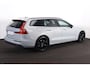 Volvo V60 B3 Essential Edition - Parkeercamera achter - Parkeersensoren voor & achter - Draadloze tel. lader - High Performance audio - Cruise control - Elektr. inklapbare trekhaak - 19' LMV