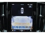 Volvo V60 B3 Essential Edition - Parkeercamera achter - Parkeersensoren voor & achter - Draadloze tel. lader - High Performance audio - Cruise control - Elektr. inklapbare trekhaak - 19' LMV