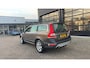 Volvo XC70 2.0 T5 FWD Polar+ Dealer onderhouden | Glazen schuif-/kanteldak | 18" Lichtmetalen velgen | Stoelverwarming | Lederen bekleding | Bi-Xenon koplampen | Trekhaak afneembaar | Elektrisch verstelbare vorostoelen
