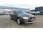Volvo XC70 2.0 T5 FWD Polar+ Dealer onderhouden | Glazen schuif-/kanteldak | 18" Lichtmetalen velgen | Stoelverwarming | Lederen bekleding | Bi-Xenon koplampen | Trekhaak afneembaar | Elektrisch verstelbare vorostoelen