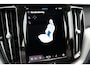Volvo XC60 T6 Automaat Plus Dark | 360 Graden Camera | Trekhaak | Parkeersensoren | Verwarmbare Voor- En Achterstoelen | Apple Carplay/Android Auto | Navigatiesysteem | Panoramadak | Electronic Climate Control | Draadloze Telefoonlader | Rijstrooksensor Met Correctie | Verwarmbaar Stuurwiel | Keyless Entry