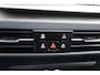 Volkswagen Golf 1.5 eHybrid 204pk Life Edition | SoH 100% | Trekhaak | Panoramadak | Navigatie | Achteruitrijcamera | Stoelverwarming