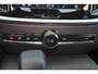 Volvo V60 T6 Recharge AWD Ultra Dark - Panorama/schuifdak - IntelliSafe Assist & Surround - Harman/Kardon audio - Parkeercamera achter - Verwarmde voorstoelen, stuur & achterbank - Parkeersensoren voor & achter - Elektr. bedienb. voorstoelen met geheugen - Extra getint glas - 19' LMV