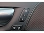 Volvo V60 T6 Recharge AWD Ultra Dark - Panorama/schuifdak - IntelliSafe Assist & Surround - Harman/Kardon audio - Parkeercamera achter - Verwarmde voorstoelen, stuur & achterbank - Parkeersensoren voor & achter - Elektr. bedienb. voorstoelen met geheugen - Extra getint glas - 19' LMV