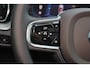Volvo V60 T6 Recharge AWD Ultra Dark - Panorama/schuifdak - IntelliSafe Assist & Surround - Harman/Kardon audio - Parkeercamera achter - Verwarmde voorstoelen, stuur & achterbank - Parkeersensoren voor & achter - Elektr. bedienb. voorstoelen met geheugen - Extra getint glas - 19' LMV