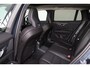 Volvo V60 T6 Recharge AWD Ultra Dark - Panorama/schuifdak - IntelliSafe Assist & Surround - Harman/Kardon audio - Parkeercamera achter - Verwarmde voorstoelen, stuur & achterbank - Parkeersensoren voor & achter - Elektr. bedienb. voorstoelen met geheugen - Extra getint glas - 19' LMV