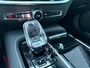 Volvo V60 2.0 T6 Plug-in hybrid AWD Plus Dark | Trekhaak | 360 graden camera | Verwarmde voorruit | Sportstoelen |