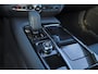 Volvo V60 T6 Recharge AWD Essential - IntelliSafe Assist & Surround - Parkeercamera achter - Verwarmde voorstoelen, stuur & achterbank - Parkeersensoren voor & achter - Extra getint glas - 18' LMV