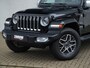 Jeep Wrangler Unlimited 4xe 380 PK Sahara | Leder | Soft Top | Overland | Camera | 18"