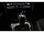 Volkswagen T-Roc R-Line Edition 1.5 TSI 150pk DSG Automaat Trekhaak, Adaptive cruise control, Navigatie, Achteruitrijcamera, Stoelverwarming, LED koplampen, Parkeersensoren