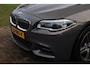 BMW 5-Serie Touring 520d M Sport Edition Aut. | M-Pakket | Champagner Quarz | Full Led | Lederen Dashboard | Rijstrooksensor |