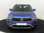 Volkswagen T-Roc 1.5 TSI Life | Parkeerassistent | Stoel- en stuurwielverwarming | CarPlay | Adaptieve cruise control | Climate control | Achteruitrijcamera | Elektrisch inklapbare buitenspiegels |