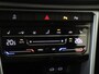 Volkswagen T-Roc 1.5 TSI Life | Parkeerassistent | Stoel- en stuurwielverwarming | CarPlay | Adaptieve cruise control | Climate control | Achteruitrijcamera | Elektrisch inklapbare buitenspiegels |