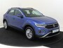 Volkswagen T-Roc 1.5 TSI Life | Parkeerassistent | Stoel- en stuurwielverwarming | CarPlay | Adaptieve cruise control | Climate control | Achteruitrijcamera | Elektrisch inklapbare buitenspiegels |
