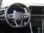 Volkswagen T-Roc 1.5 TSI Life | Parkeerassistent | Stoel- en stuurwielverwarming | CarPlay | Adaptieve cruise control | Climate control | Achteruitrijcamera | Elektrisch inklapbare buitenspiegels |