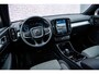 Volvo XC40 2.0 B4 Plus Dark | Adaptieve Cruise control | BLIS Dodehoek detectie | Stoel + Stuurverwarming | Keyless | Elektr. Stoelen | Memory | Trekhaak | Parkeercamera | Harman Kardon Audio
