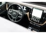 Volvo XC60 2.0 T6 Plug-in hybrid AWD Ultra Dark | Stoelverwarming | Electrische wegklapbare trekhaak | Head-Up Display | Adaptive Cruise Control | 360° Parkeercamera | Parkeersensoren voor + achter | Premium Audio by Harman Kardon
