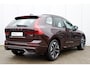 Volvo XC60 2.0 T6 Plug-in hybrid AWD Ultra Dark | Stoelverwarming | Electrische wegklapbare trekhaak | Head-Up Display | Adaptive Cruise Control | 360° Parkeercamera | Parkeersensoren voor + achter | Premium Audio by Harman Kardon